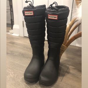 Hunter black puffer insulated rain boot